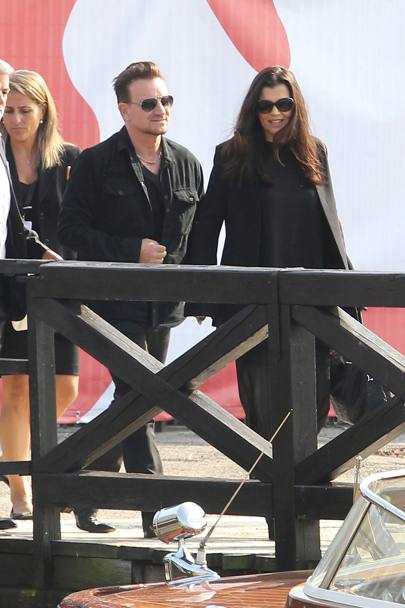Venezia - Per il matrimonio dell’attore George Clooney con l’avvocato libanese Amal Alamuddin, l’arrivo all’areoporto del cantante Bono Vox con la moglie Ali Hewson (Olycom)